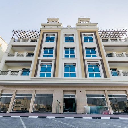Cozy Rooms And Small Partitions For Men Guests In Dubai Ngoại thất bức ảnh