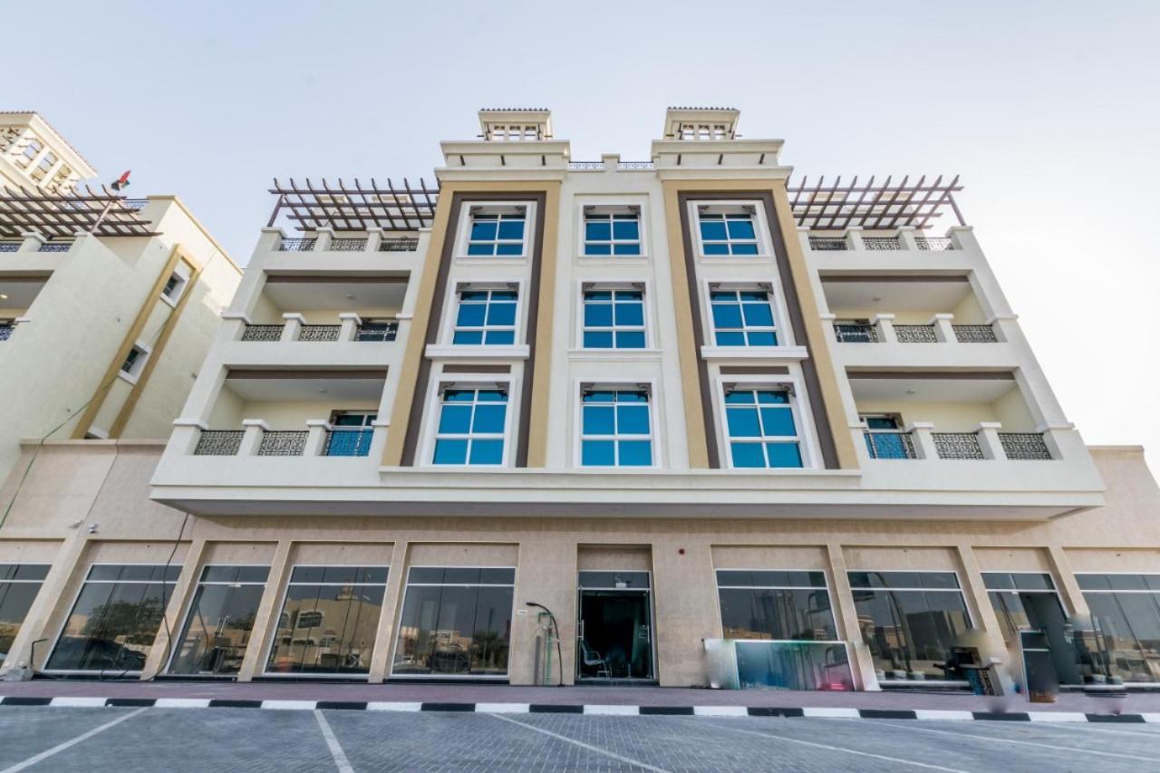 Cozy Rooms And Small Partitions For Men Guests In Dubai Ngoại thất bức ảnh