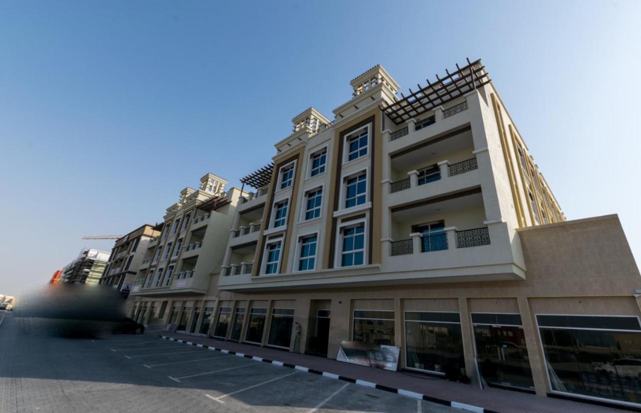 Cozy Rooms And Small Partitions For Men Guests In Dubai Ngoại thất bức ảnh