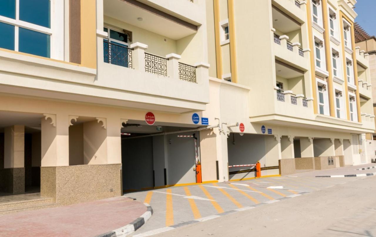 Cozy Rooms And Small Partitions For Men Guests In Dubai Ngoại thất bức ảnh