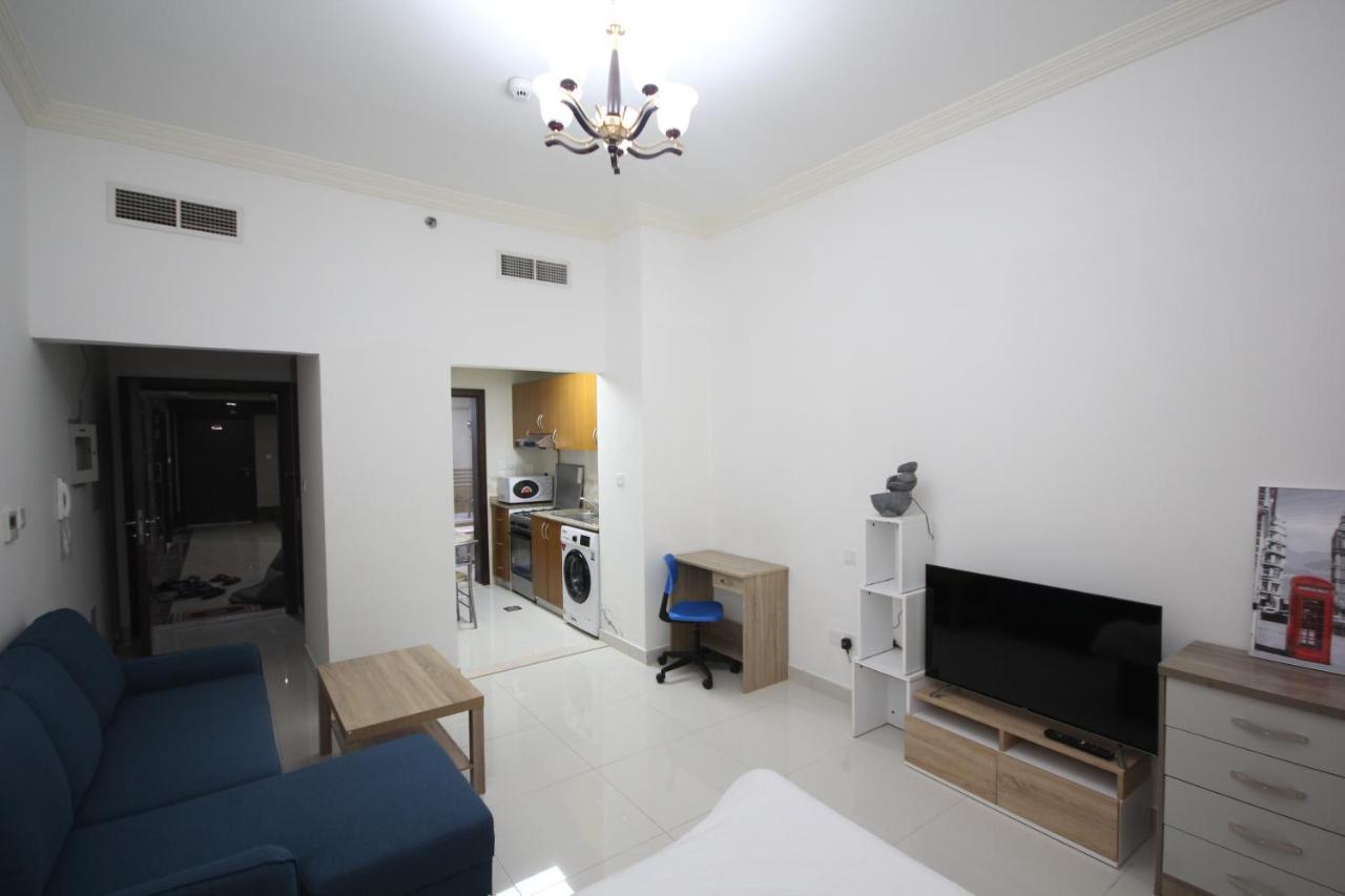 Cozy Rooms And Small Partitions For Men Guests In Dubai Ngoại thất bức ảnh