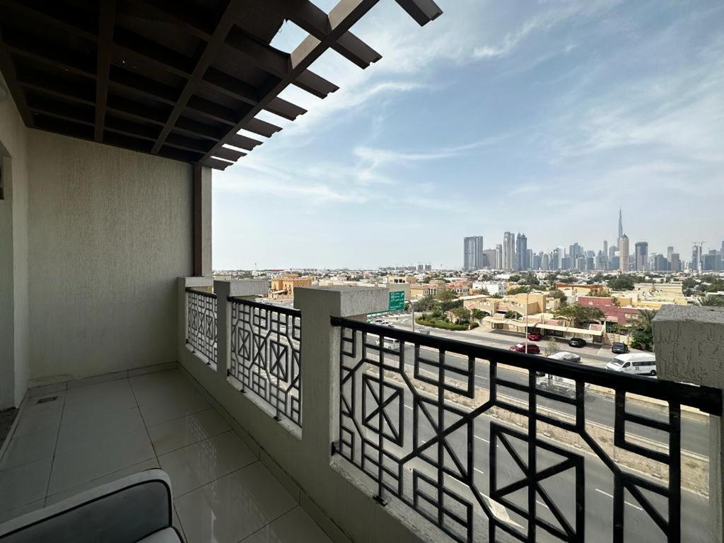 Cozy Rooms And Small Partitions For Men Guests In Dubai Ngoại thất bức ảnh